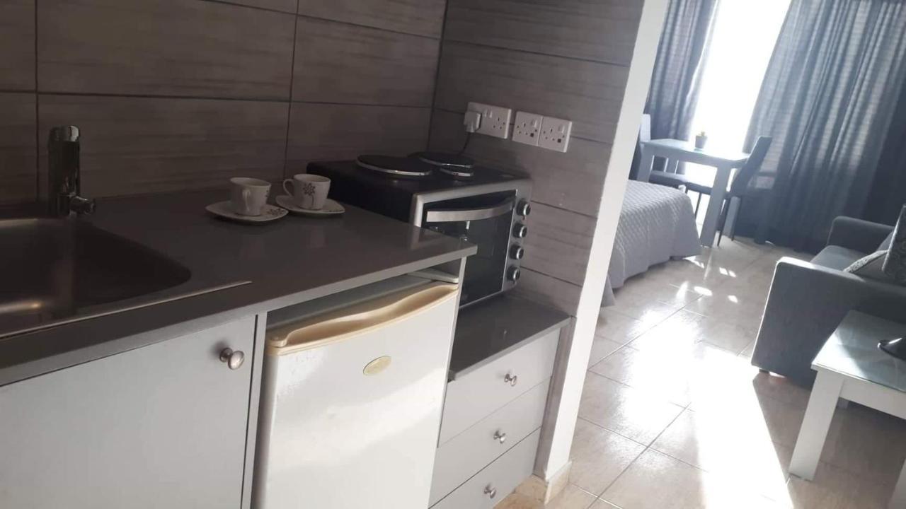 Irene'S Apartments Лимасол Экстерьер фото