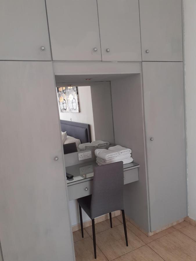 Irene'S Apartments Лимасол Экстерьер фото